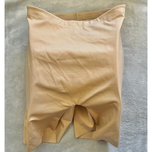 New SKIMS Sz Large Hip Enhancing Shaping Padded Mid-thigh Shorts BO-SH0-7650W - Picture 4 of 9